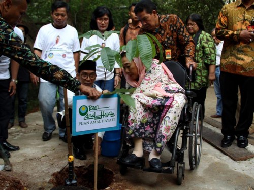 1. CSR - Buka Puasa Bersama Dra. Shinta Nuriyah Abdurrahman Wahid, M. Hum.