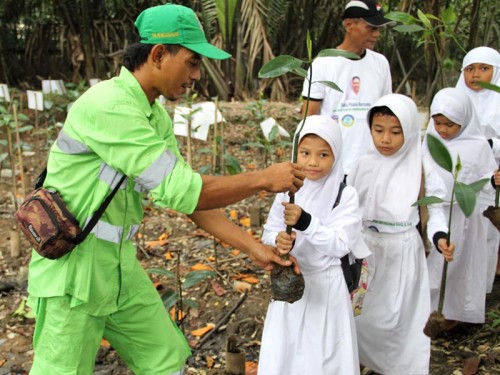 15. CSR - Buka Puasa Bersama Dra. Shinta Nuriyah Abdurrahman Wahid, M. Hum.